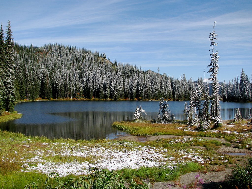 1024px-Canada_-_BC_-_05_-_dusting_of_snow_at_Vermillion_pass_in_Kootenay_National_Park_(4035523134)